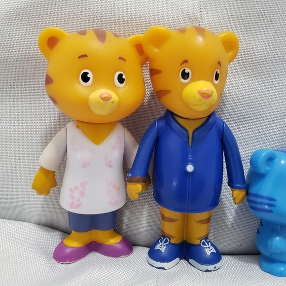 PBS Daniel Tigers Neighborhood Friends And Family Figure Set Posable Cake Topper - Picture 2 of 7